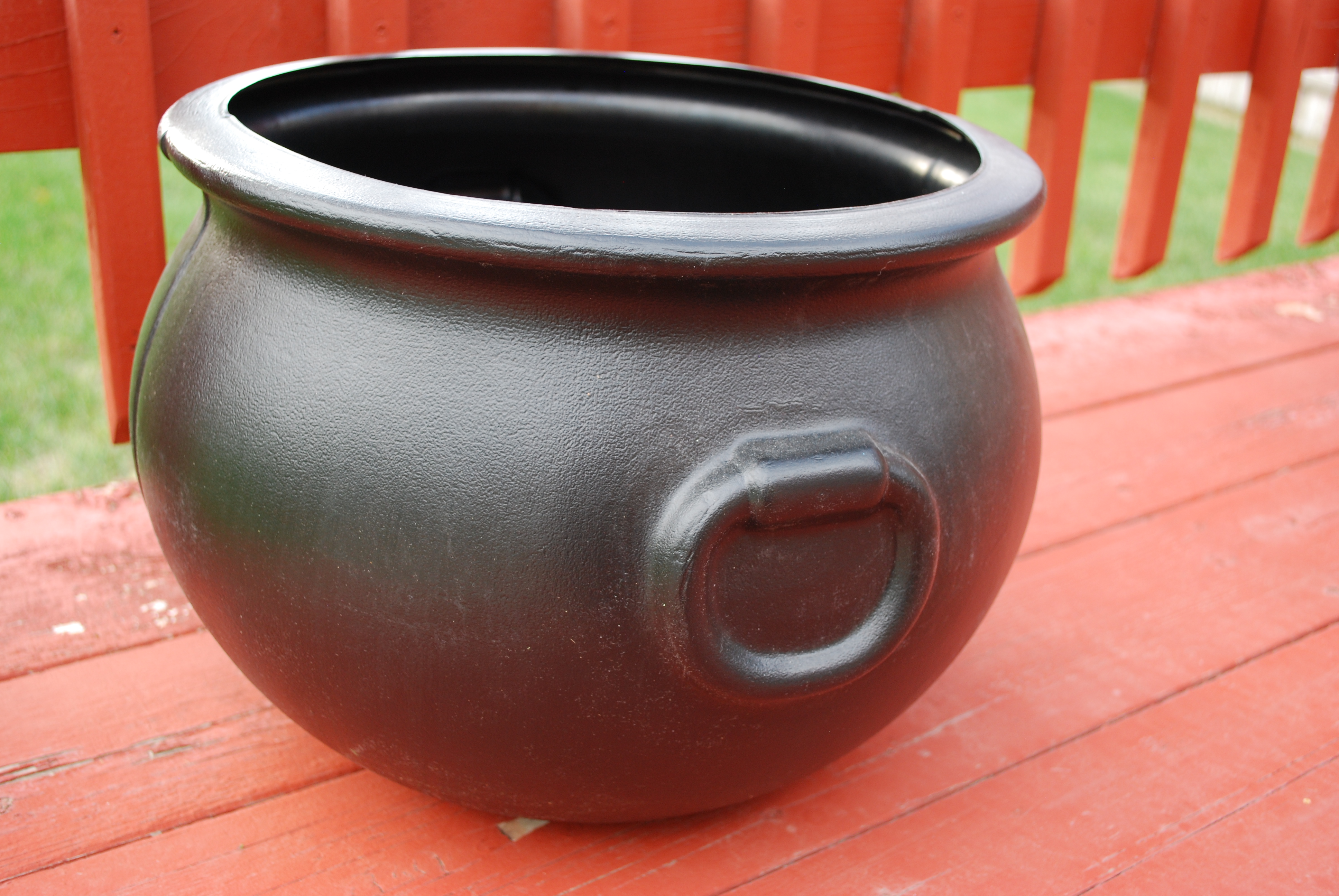 Improving a cheap plastic cauldron