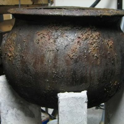 Improving a cheap plastic cauldron