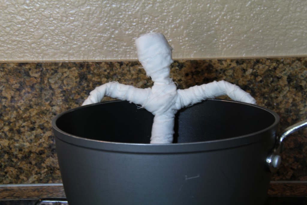 Dummy The Mummy - While Elf's get into trouble because they are mischievous. Mummies get into trouble because they are not the smartest guys in the tomb! Make your own Dummy the Mummy in minutes and see what happens around your house! #Halloween #Halloween Craft