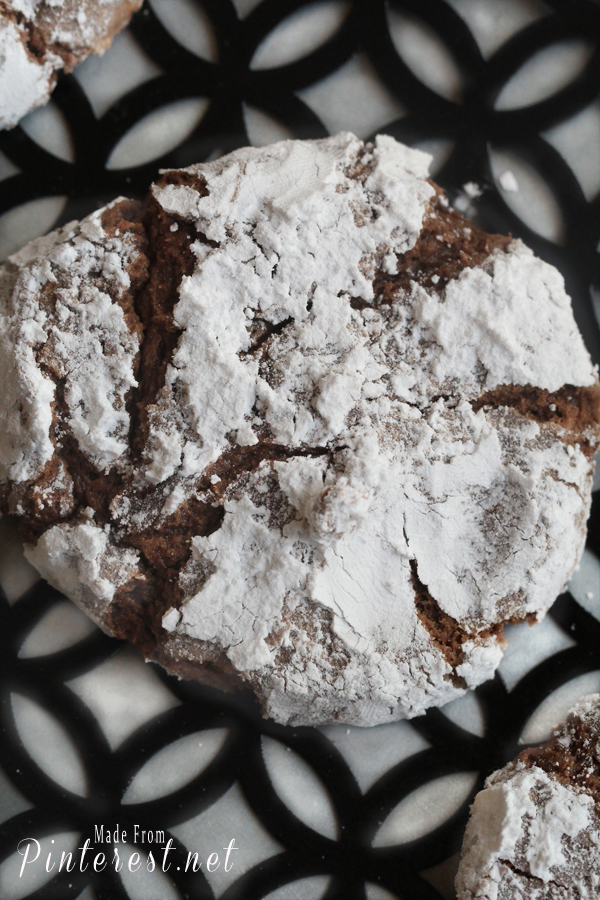 Chocolate Crinkle Cookies Gluten Free - Who knew going gluten free could taste this good!?! Seriously these taste amazing. #Chocolate Crinkle Cookies #Recipe #Gluten Free #Cup4Cup Flour