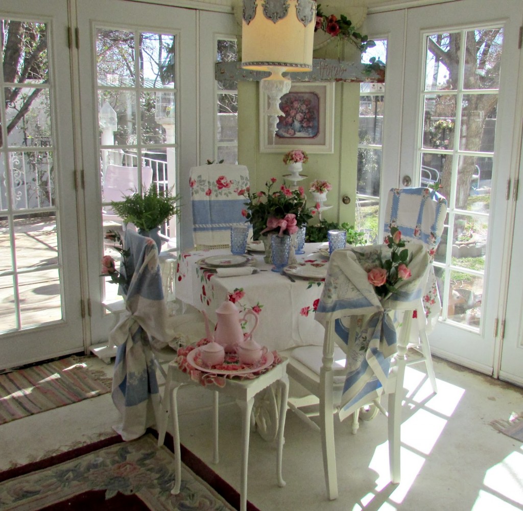 vintage-tablecloth-display-chairs