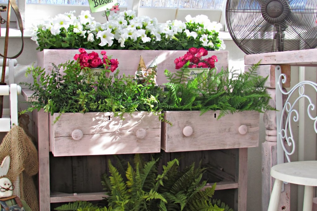 Chest-of-drawers-planter