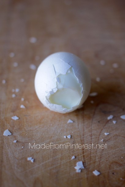 How To Peel An Egg With a Spoon - Break open one end