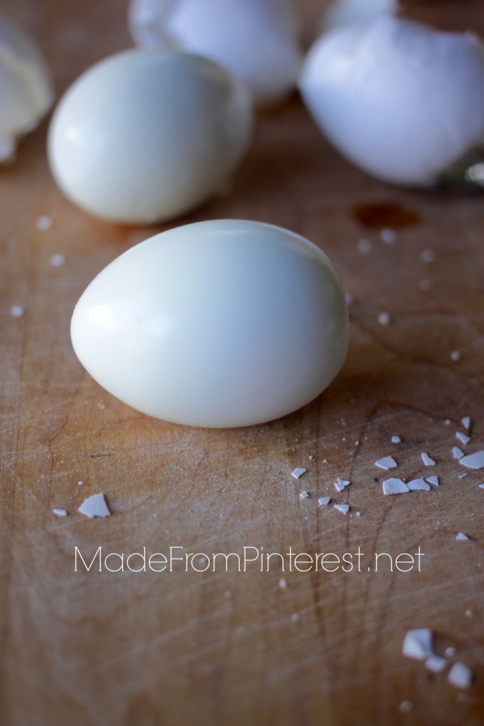 How To Peel An Egg With a Spoon - perfectly peeled eggs!