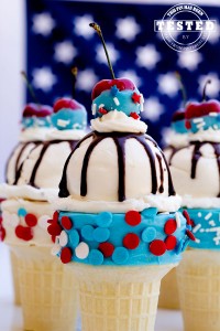 4th July Ice Cream Cones- Quick and easy treat for the 4th of July. Take ordinary ice cream cones and turn them into 4th of July spectacular ice cream cones! #4th of July #Ice Cream Cones #Ice Cream