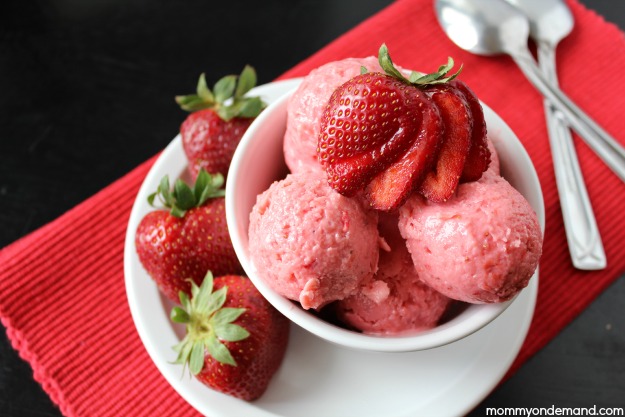 Strawberry-Frozen-Yogurt