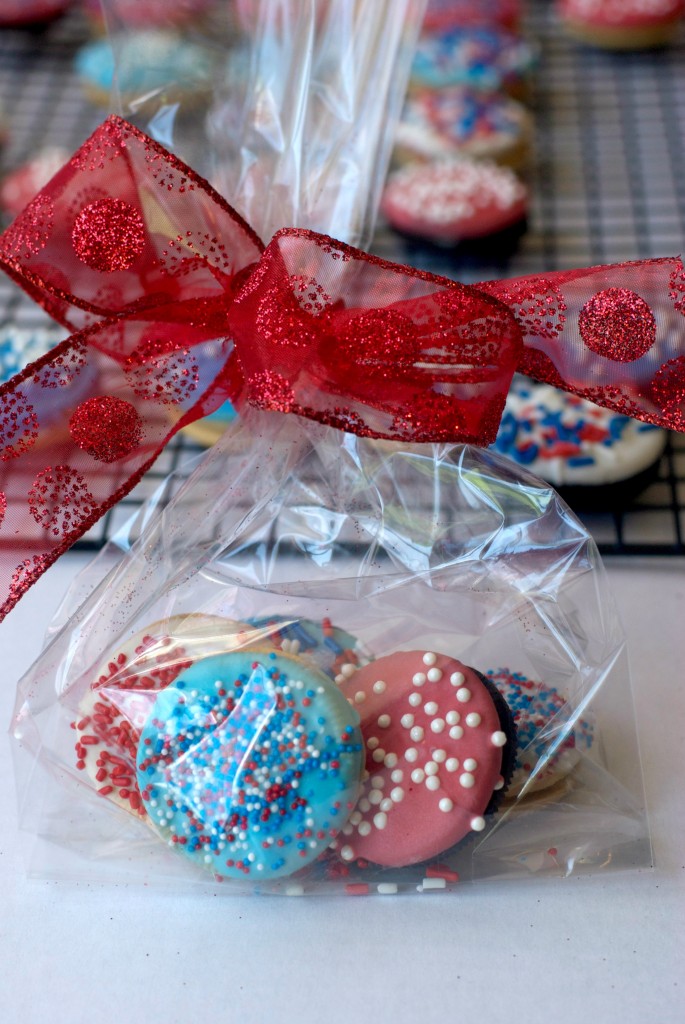 Chocolate Dipped Oreos. Perfect for gift giving