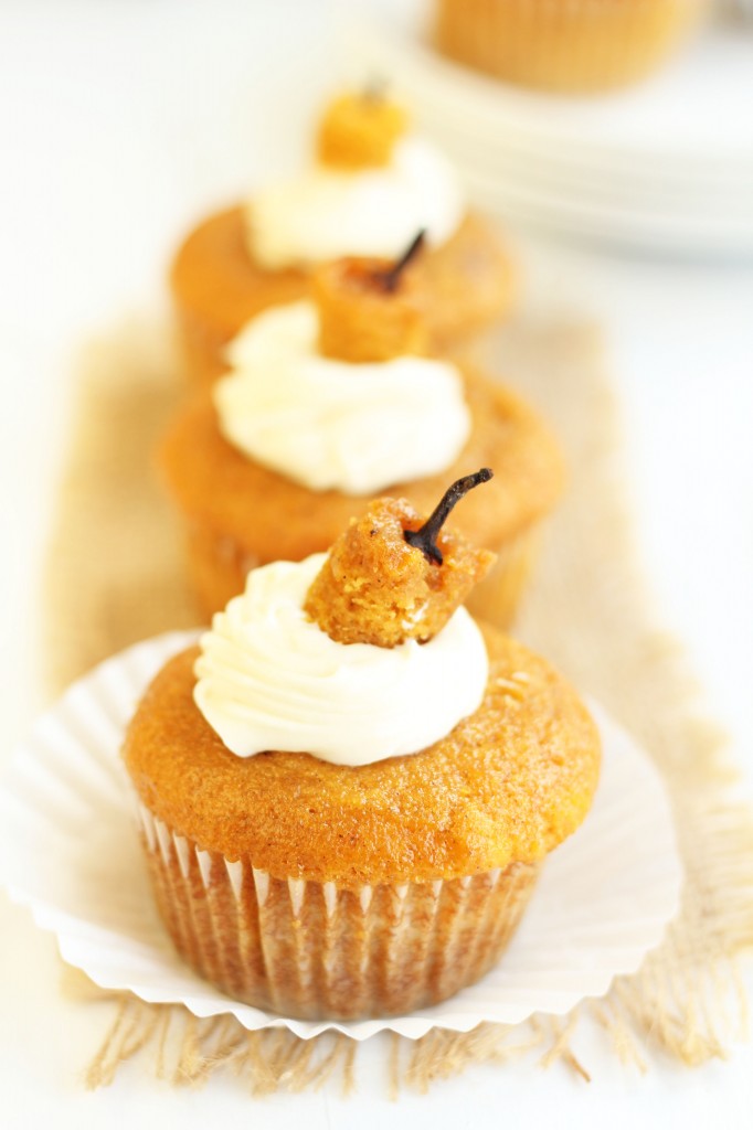 Cream-Cheese-Filled-Pumpkin-Cupcakes