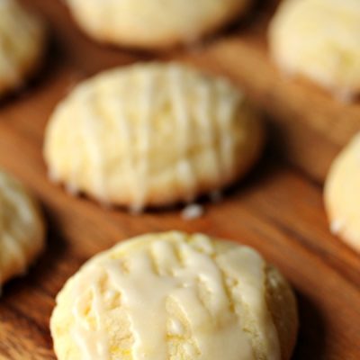 Chewy Lemon Cookies with Glaze - Gah! I'm such a lemon lover, and these are absolutely the best chewy glazed lemon cookie I have ever eaten!