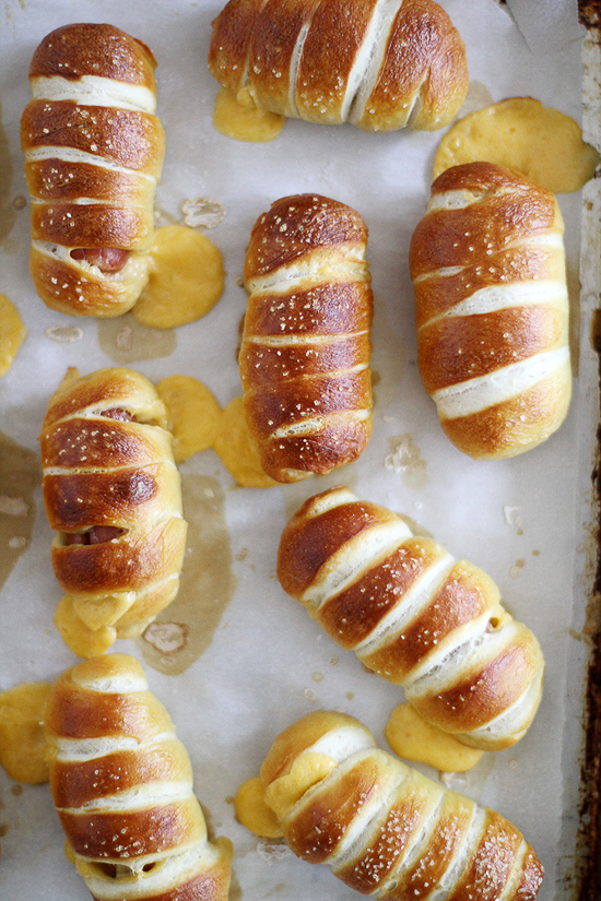 Mini-Cheesy-Pretzel-Dogs