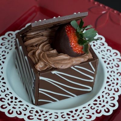 Valentines Chocolate Box- This is the perfect idea for a homemade chocolate box. It is quick and easy to make, but looks like you spent hours on it. A great gift for your sweetheart!