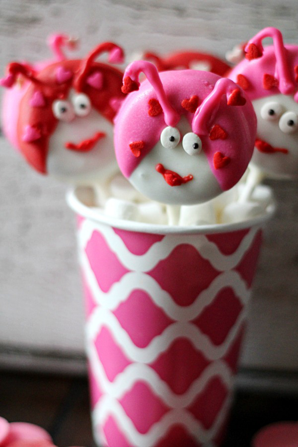 Love-Bug-Cookie-Pops