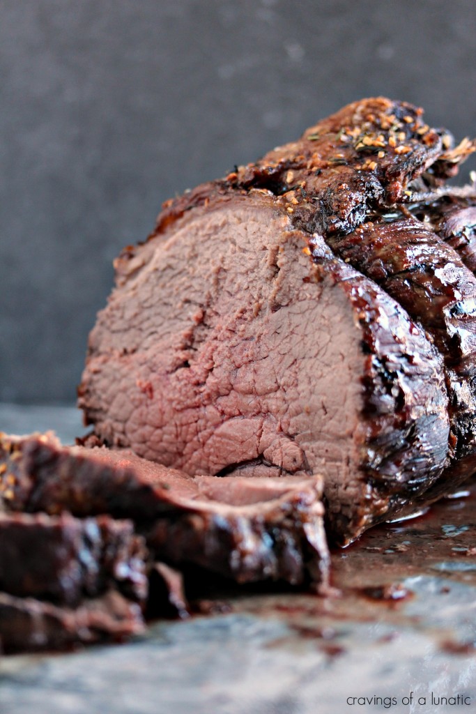 How to Cook a Top Sirloin Beef Roast |contributor post by cravingsofalunatic.com | Easy to make yet impressive to serve for dinner. This recipe is easily adaptable to cook to your own taste. Enjoy!