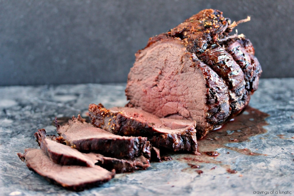 How to Cook a Top Sirloin Beef Roast |contributor post by cravingsofalunatic.com | Easy to make yet impressive to serve for dinner. This recipe is easily adaptable to cook to your own taste. Enjoy!