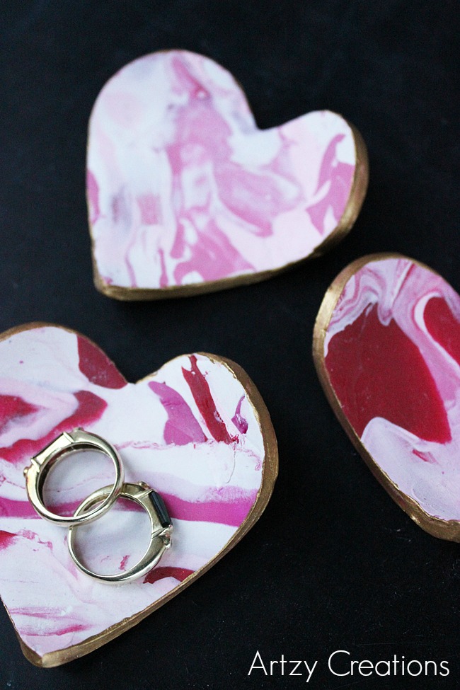 marbled-heart-ring-tray