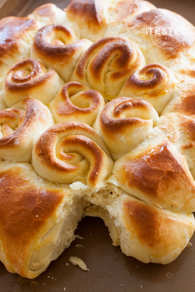 Swirly Curly Bread - Soft, tender, easy homemade dinner rolls. Perfect side dish for spring holiday meals! Step by step picture tutorial.