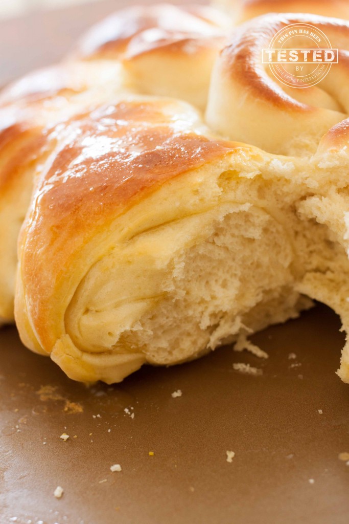 Swirly Curly Bread - Soft, tender, easy homemade dinner rolls. Perfect side dish for spring holiday meals! Step by step picture tutorial.