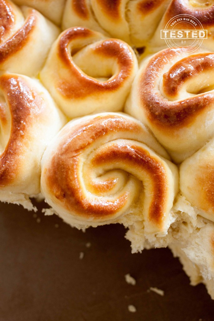 Swirly Curly Bread - Soft, tender, easy homemade dinner rolls. Perfect side dish for spring holiday meals! Step by step picture tutorial.