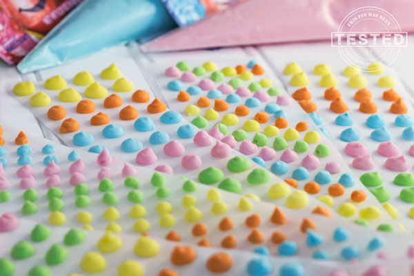 Candy Dots with Kool-Aid - This is a fun, quick and easy treat. Only 3 ingredients needed, no cooking required, this will keep the kiddos entertained for a few hours.