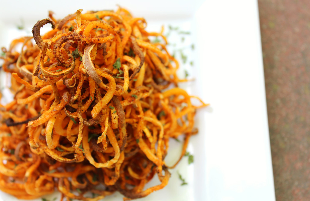 Spicy-Spiralized-Sweet-Potato-Fries-4-1024x665