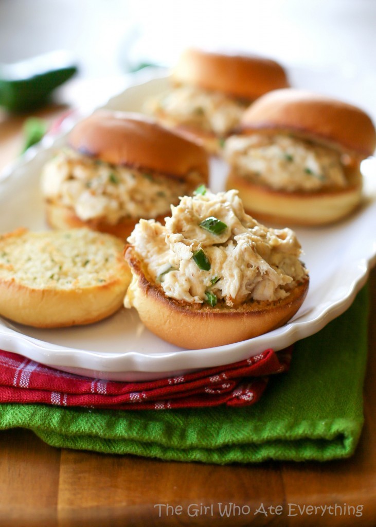 jalapeno-popper-chicken-sliders1-731x1024