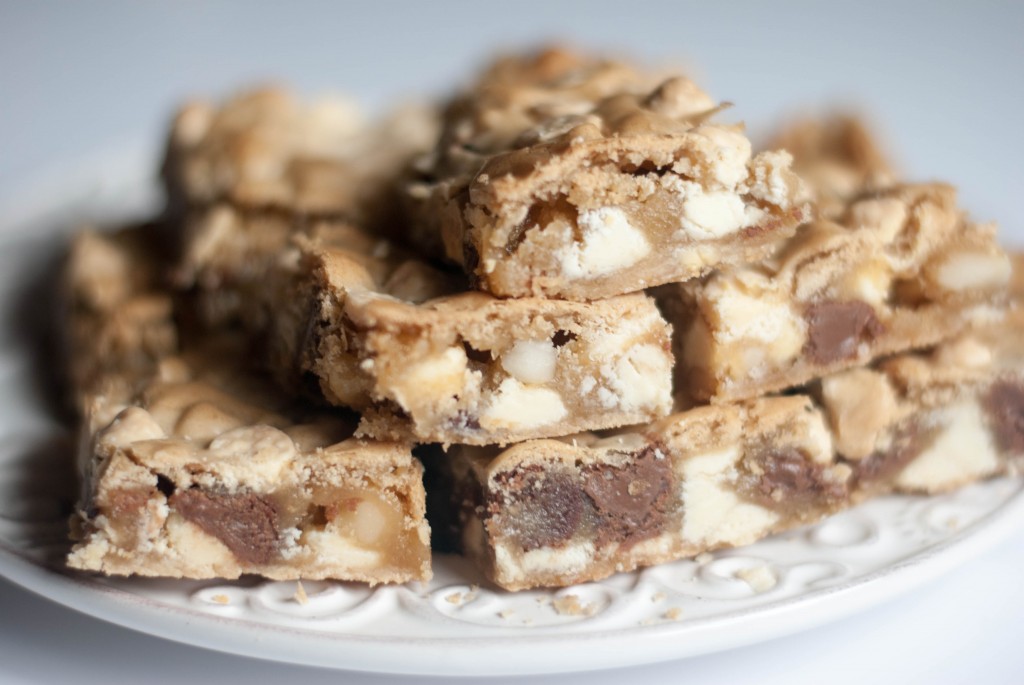 Chunky and chock full of chocolate and macadamia nuts, you are definitely going to want this Blonde Brownies Recipe!