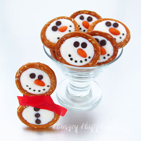 Snowman-pretzels-white-chocolate-snowman-pretzel-rings-winter-recipes-Christmas-edible-craft-ideas-for-kids-snowman-chocolates-copy