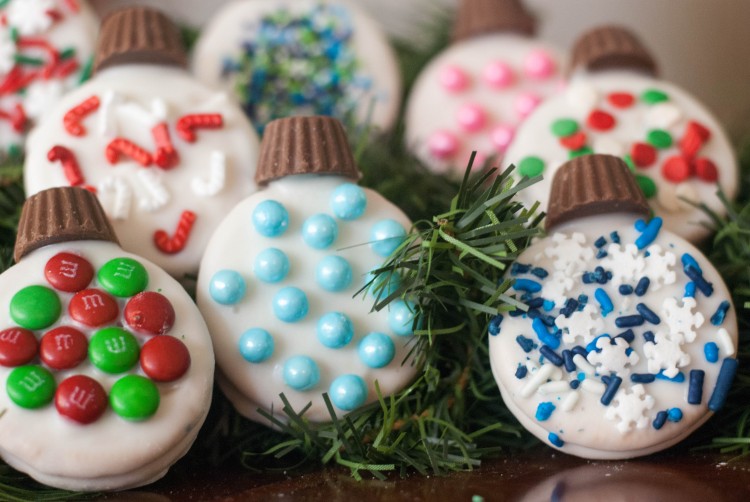 Are you looking for a super easy activity to do with your kids? Why not let them make these darling Oreo Ornaments and then let them eat them with some hot chocolate. The christmas sprinkles make them look so festive. I know that my kids love to eat anything that they get to make themselves.