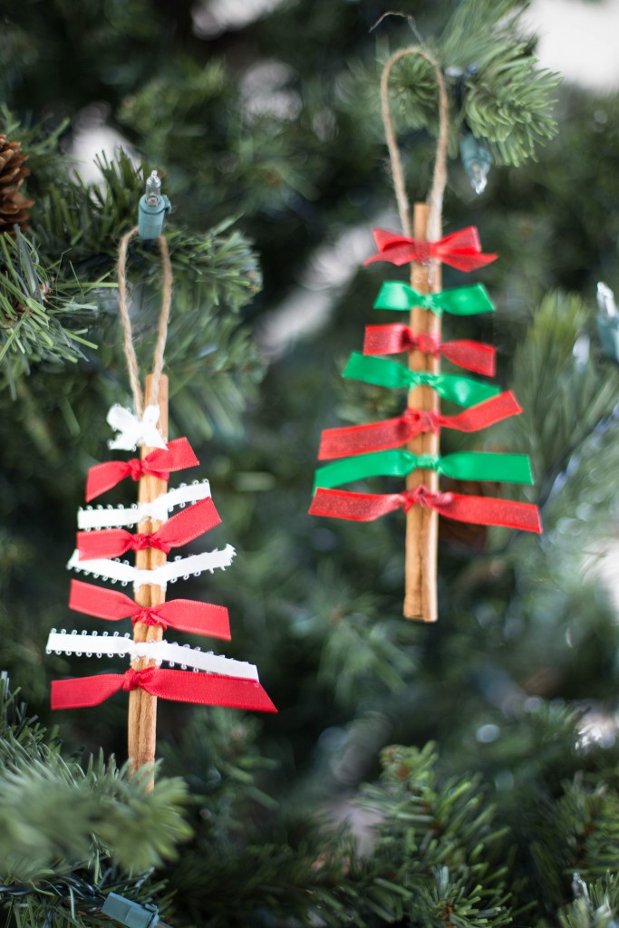 Quick and easy to make, these Cinnamon Stick Christmas Ornaments will add a darling look to your Christmas Tree. They also make for a great attachment on a wrapped present. Oh and neighbor gifts! What a cute gift to give to your neighbors!