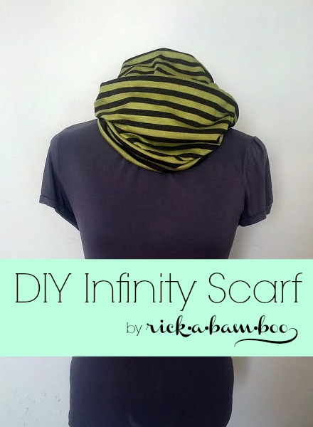 This DIY Infinity Scarf can be made in minutes. It is a great gift for anyone on your list this holiday season.