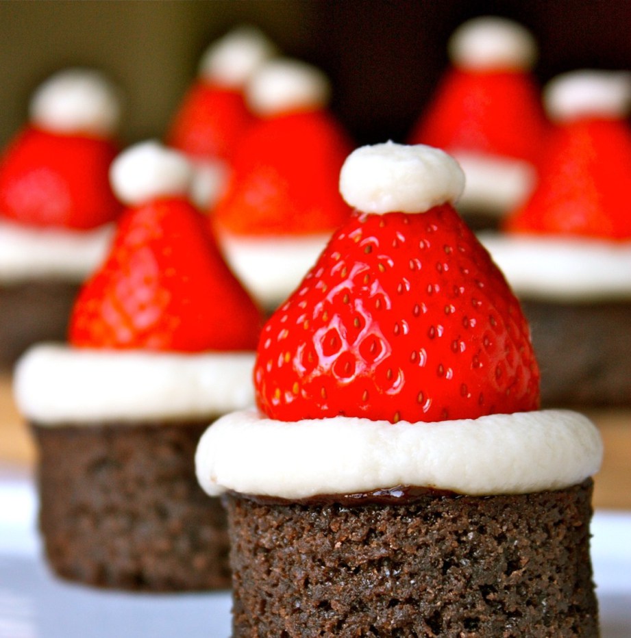 santa-hat-brownies1-e1345424440189