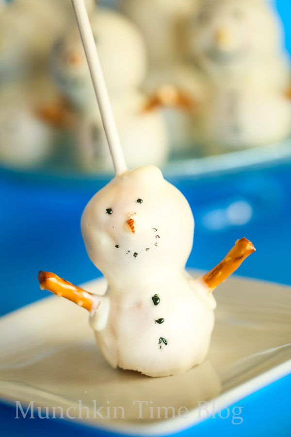 Do you want to build a SNOWMAN CakePop?