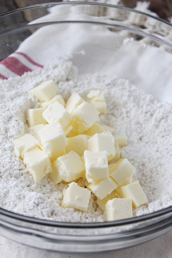 Learn how to make gluten free pie crust from scratch with this easy step-by-step tutorial!