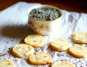 lavender shortbread cookies from restlesschipotle.com