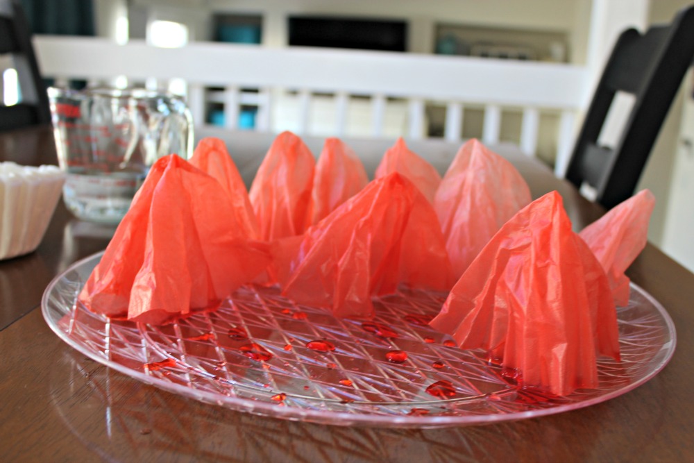 Quick, easy and cheap spring decorations, DIY Coffee Filter Carnations