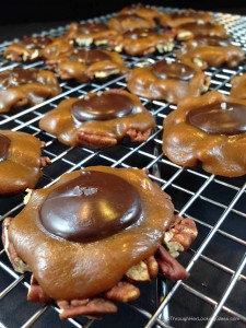 Salted-Caramel-Pecan-Turtles2