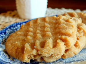 crispy old fashioned peanut butter cookies from Restless Chipotle