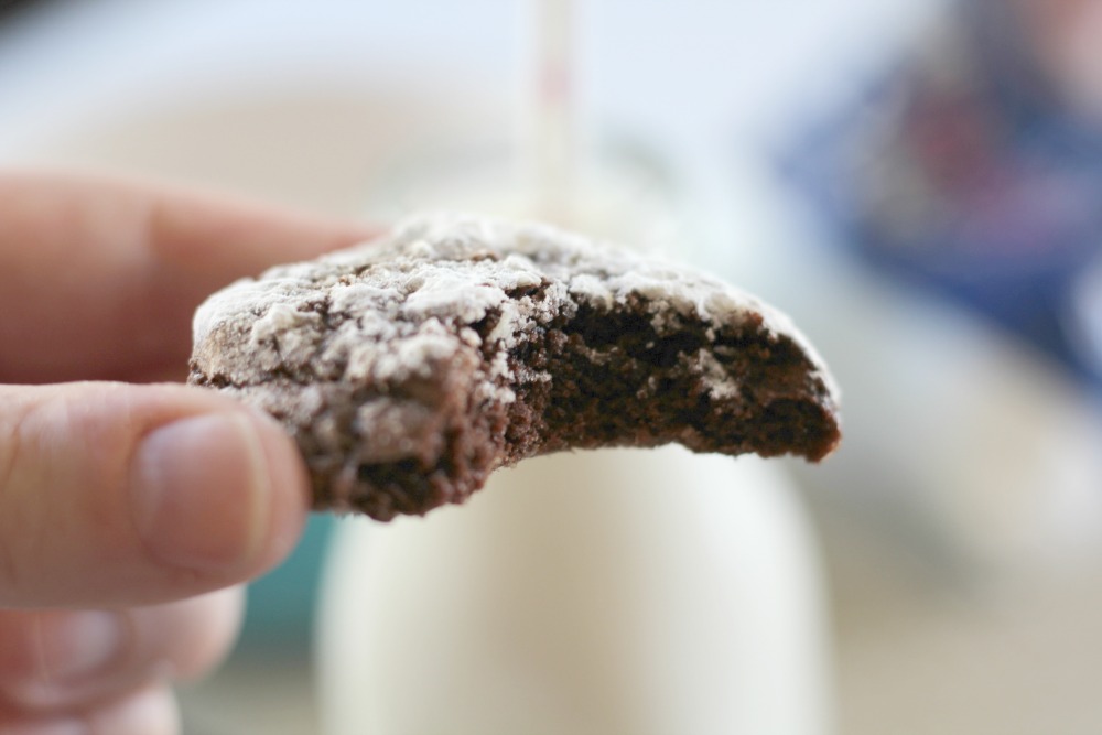 These Dark Chocolate Crackle Cookies are kind of like eating brownies, only in cookie form!