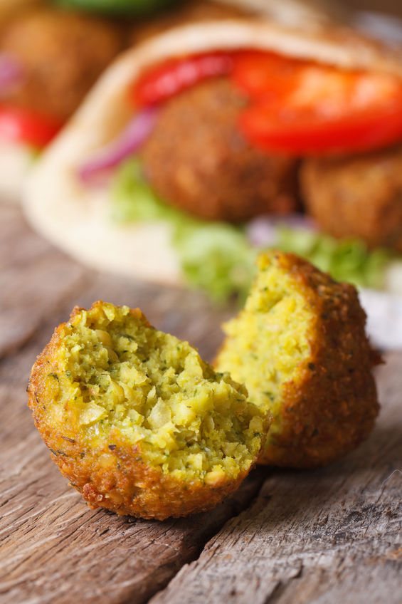 These Fresh Falafel Balls are crunchy on the outside and soft on the inside. A deliciously filling idea for a meatless meal!