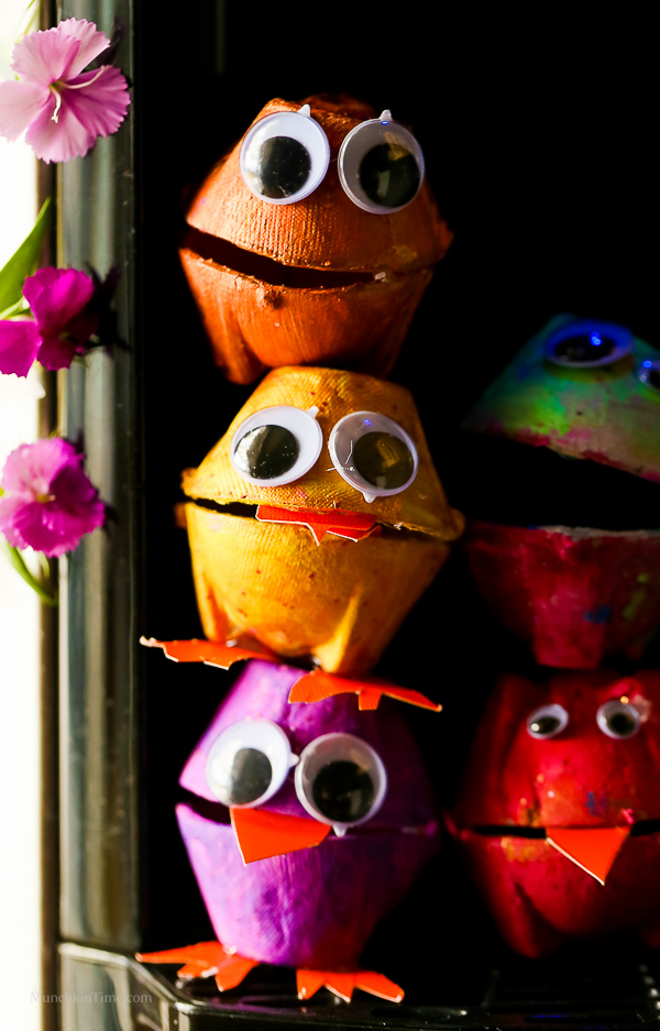 Egg-Carton-Craft-Funny-Monsters-Made-of-recycled-egg-cacton-googly-eyes-and-acrylic-paint.-http-www.munchkintime.com-3