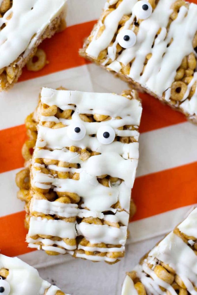 Let the spooky begin! These Mummy Cereal Bars are a no bake dessert recipe designed to take your halloween parties up a notch. 