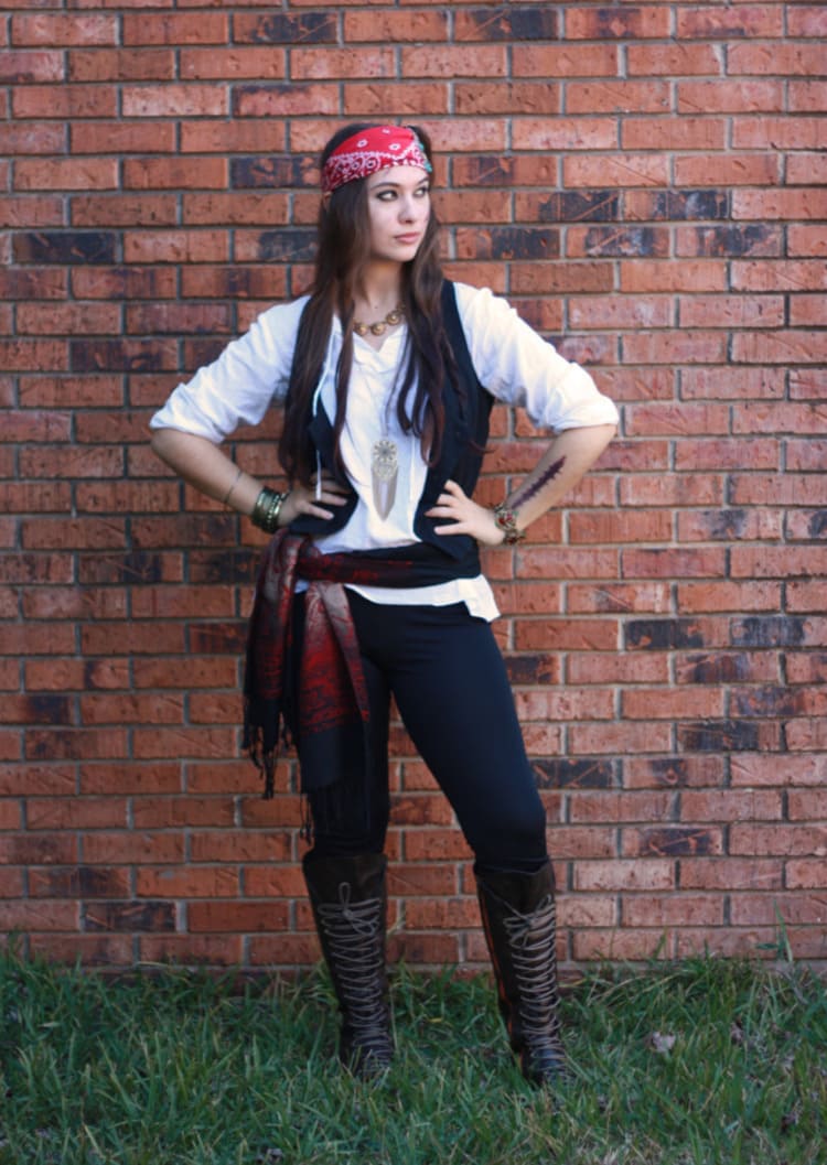 Lady's Pirate Costume