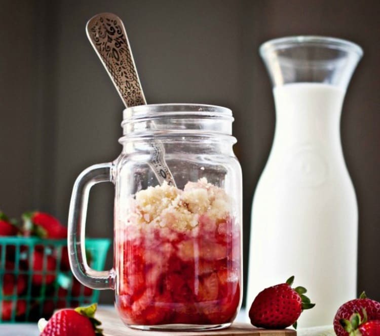 microwave-mug-snacks-berry-cobbler