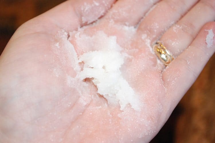 Chapped hands home remedy paste made from petroleum jelly and baking soda